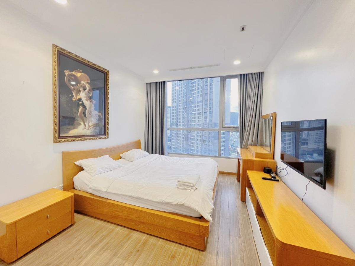 Homes By Christine - Vinhomes Central Park Хошимин Екстериор снимка