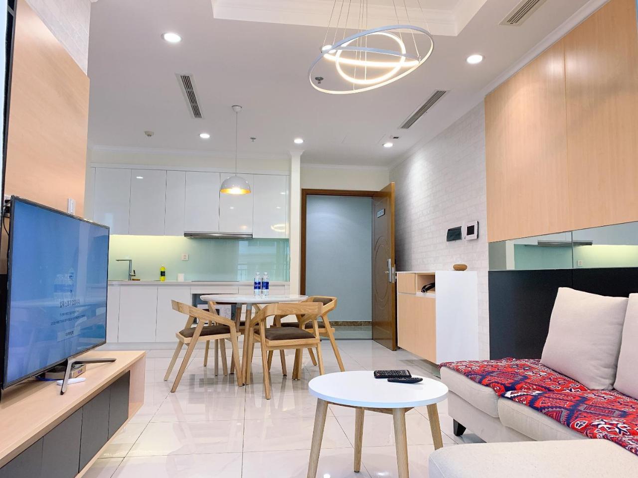 Homes By Christine - Vinhomes Central Park Хошимин Екстериор снимка