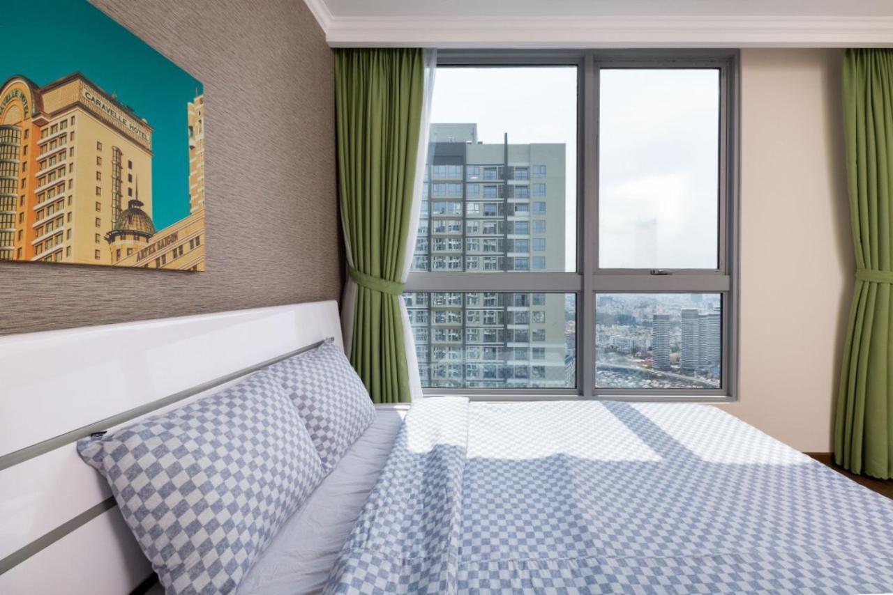 Homes By Christine - Vinhomes Central Park Хошимин Екстериор снимка