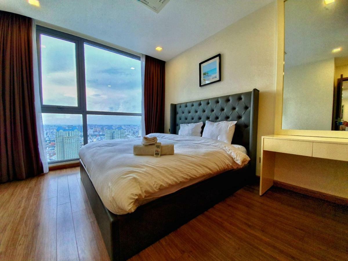 Homes By Christine - Vinhomes Central Park Хошимин Екстериор снимка