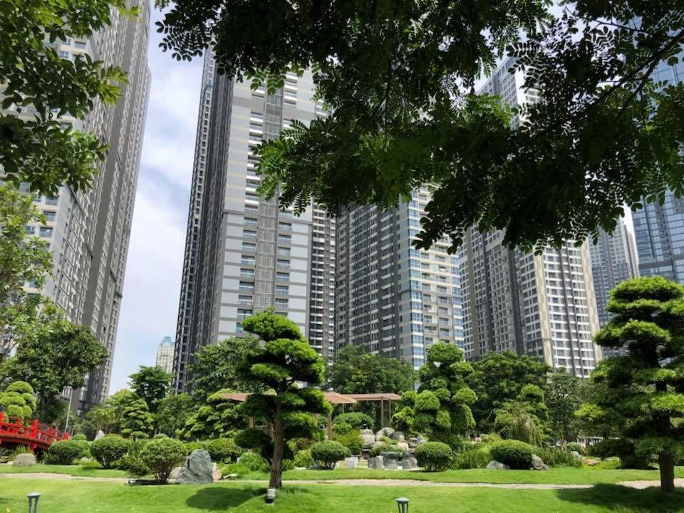 Homes By Christine - Vinhomes Central Park Хошимин Екстериор снимка
