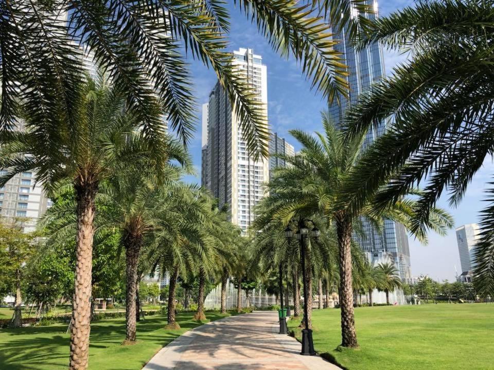 Homes By Christine - Vinhomes Central Park Хошимин Екстериор снимка